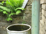 sud s dešťovou vodou