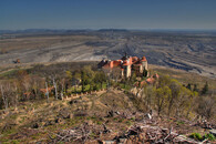 Zámek Jezeří na povrchovým dolem ČSA