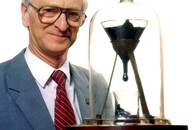 Experiment s kapající smůlou