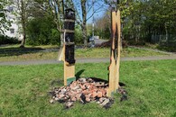 zničený hmyzí hotel na Praze 8