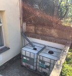 Instalace IBC kontejnerů do vnitrobloku v Praze