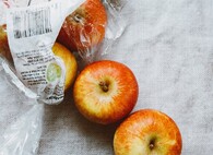 Jablka v plastovém sáčku