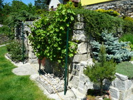 nádrže na dešťovou vodu ukryté ve svahu