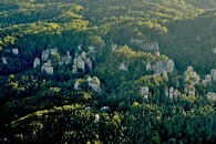 letecký snímek skalního města 