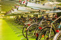 cyklostojany na vídeňském hlavním nádraží