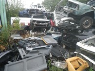 Skladování autovraků v Sezemicích na Pardubicku