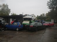 Skladování autovraků v Sezemicích na Pardubicku