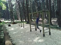 Tělocvična v lesích u Trhové Kamenice