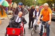 Velvyslanci vyjeli naproti