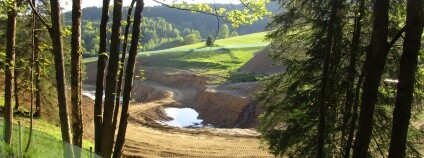 Nelegální přehrada pod Paprskem. Foto: Strana zelených (Olomoucký kraj)