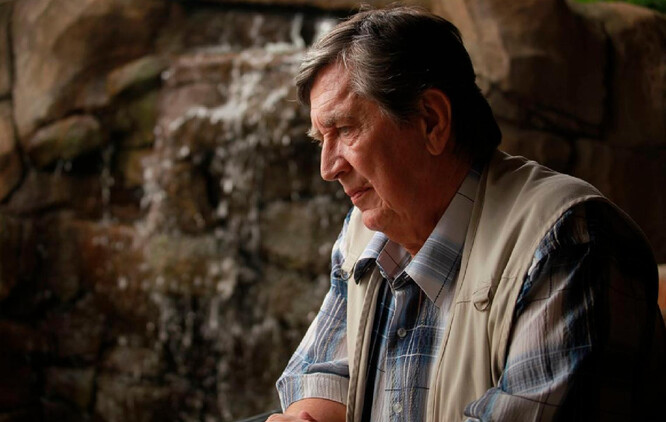 V pražské zoologické zahradě začal pracovat v roce 1989 jako zoolog. O rok později se stal ředitelem zahrady, kterým byl následujících sedm let.