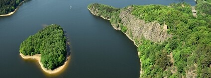 Sečská přehrada Foto: GeoparkZeleznehory Wikimedia Commons