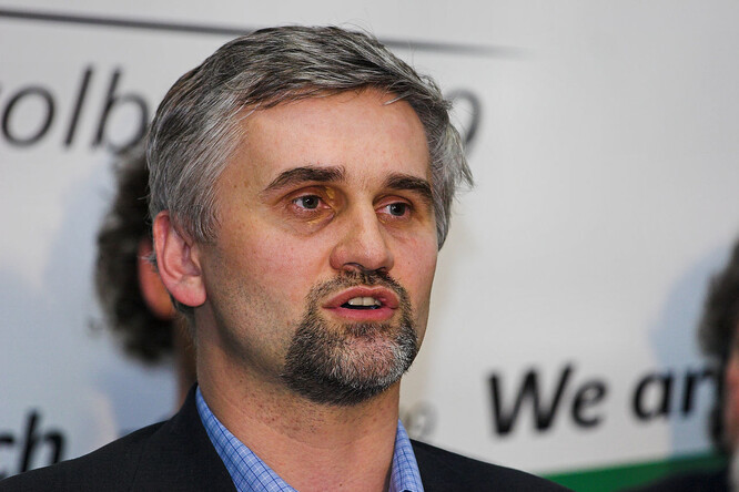 Jan Dusík byl ministrem životního prostředí mezi listopadem 2009 až březnem 2010 v úřednické vládě Jana Fischera.