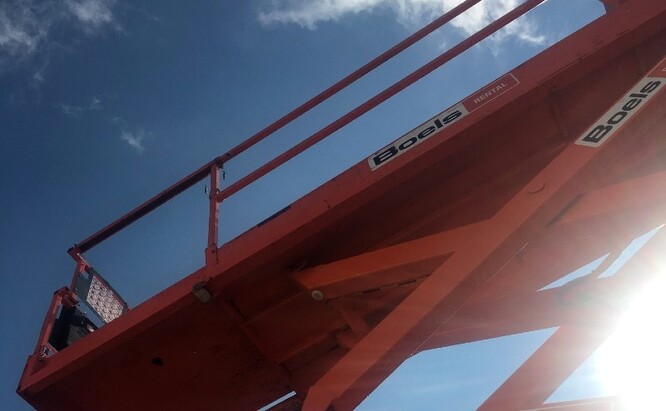 Stavíte a potřebujete si půjčit plošinu? Jde to.