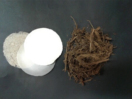 Při výrobě tohoto papíru nebyl pokácen jediný strom. Použit byl sloní trus.