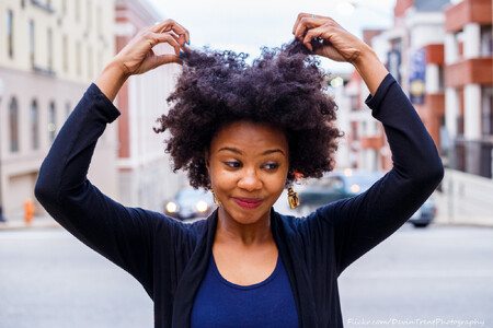 Výzkumníci pod vedením Jessicy Helmové provedli chemický rozbor kosmetických přípravků, které jsou určeny pro ženy tmavé pleti, a zjistili, že tyto produkty obsahují násobně větší koncentrace látek narušujících produkci hormonů.