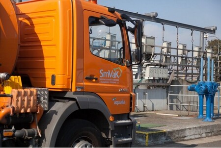 Společnost Severomoravské vodovody a kanalizace Ostrava (SmVaK), která v Moravskoslezském kraji dodává vodu 730.000 lidí, zavádí systém sdíleného vývozu odpadních vod ze žump a septiků.