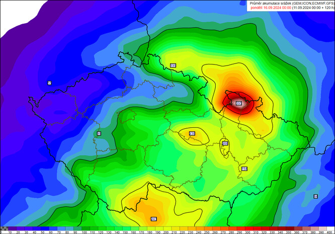 Průměrný úhrn srážek do půlnoci na pondělí z modelů ECMWF, ICON, GFS, GEM.