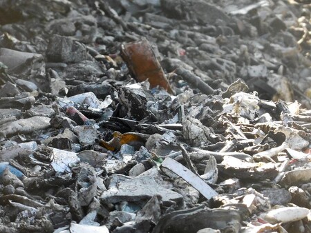 Stovky tun nelegálně převáženého odpadu zadrželi během deseti dní čeští celníci při celorepublikové kontrolní akci.