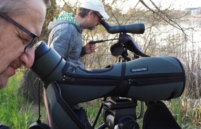 Na exkurzi se můžete podívat přes kvalitní spektiv a porovnat jej se svým dalekohledem.