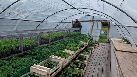 Šťastná farma se šťastným farmářem.