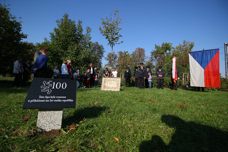 Výsadba lípy republiky v Bedihošti u Prostějova.