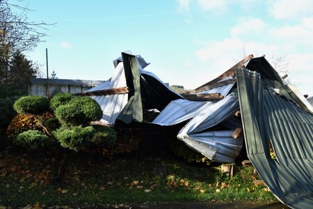 První odhad škody na seníku je kolem jednoho milionu korun. Celková výše škod se bude ještě vyčíslovat.