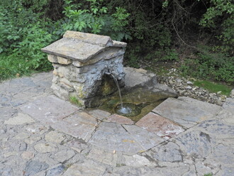 Pěkně udržovaný pramen Na Troníčku.