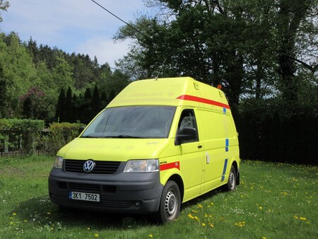 Vysloužilý VW Transporter, pohon 4x4, uveden do provozu 10/2011. Pro Ostrovského Macíka skvělý služebník.