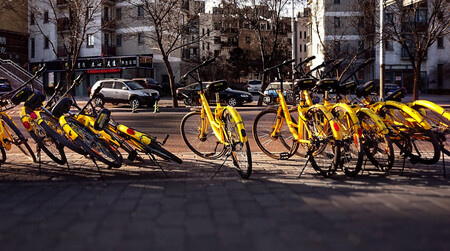Číňané jezdí na kole rádi. A firmy jim připravily ne příliš pestrou, ale početnou nabídku kol.