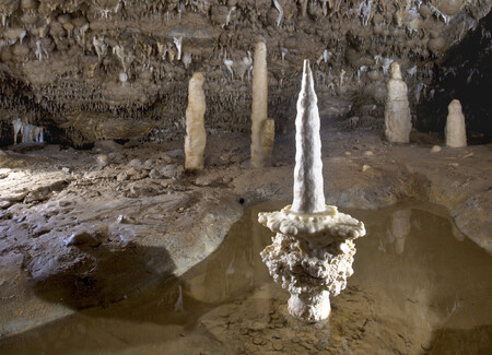 Brouškova pohádková síň v Šošůvských jeskyních.