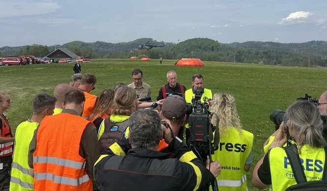 Nenápadná tisková konference Igora Červeného k požáru v NP České Švýcarsko sdělila to, že Motoristé sobě myslí destrukci národních parků a ekologického hnutí vážně — oba aspekty jsou totiž neoddělitelné. Nejde jim přitom ani tak o otevření stavidel podnikání v chráněných oblastech, jak vidíme třeba na Slovensku, ale předně o likvidaci ideologického nepřítele.