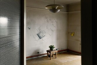 Jakub Jansa: Rostlina. Biofeedback EEG, záznam závěsného plotru na stěně.