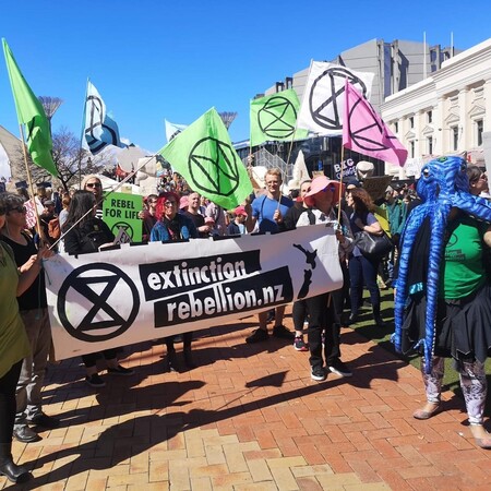 V řadě velkoměst ve světě dnes druhým dnem pokračují protesty aktivistů z hnutí Extinction Rebellion (Vzpoura proti vyhynutí), jejichž cílem je přimět vlády k aktivnějším krokům proti změnám klimatu. / Ilustrační foto