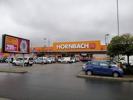 Okresní soud Plzeň-město schválil smír mezi ekologickým spolkem Děti Země a developerem InterCora ve sporu o nesplněná opatření ze smlouvy, k nimž se firma zavázala před 11 lety při stavbě obchodního centra Hornbach v Plzni.