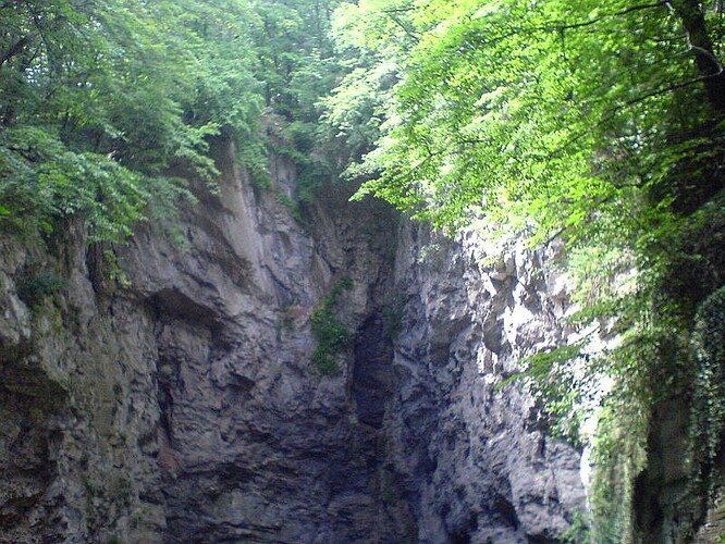 Speleologové dnes za pomoci robota naměřili hloubku 450 metrů, o 46 metrů více než v roce 2016.