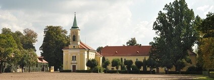Areál hřebčína v KLadrubech nad Labem Foto: Makak 60 Wikimedia Commons