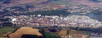 Letecký pohled na Spolanu v Neratovicích a Libiši. Foto: Hynek Moravec Wikimedia Commons