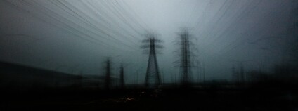 elektrické vedení Foto: paolobarzman Flickr