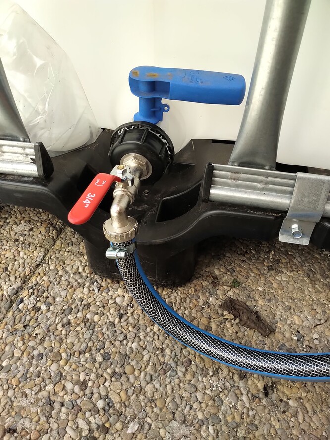 Redukce na zahradní hadici.