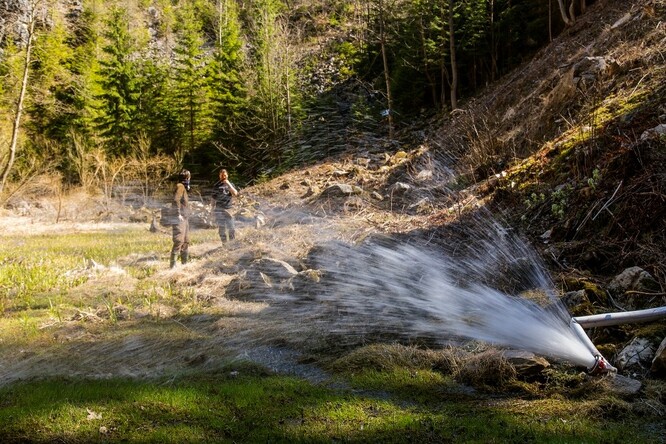 V jezírku v lomu u Hříběcích Bud ve Strážném na Trutnovsku už skoro nebyla voda.