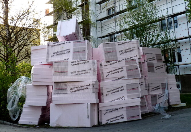 Na celkové spotřebě polystyrenu se podle něj podílí z 85 procent stavebnictví, zbytek připadá na obalový průmysl.