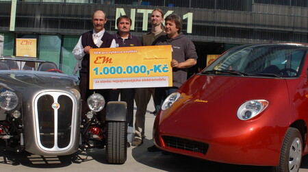 Šek na jeden milion korun si rozdělí konstruktéři vozů ERH 10 a Solarix.