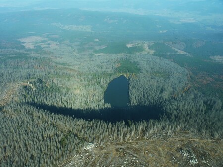 Plešné jezero, místo blokády z roku 1999 (snímek pochází z roku 2010).