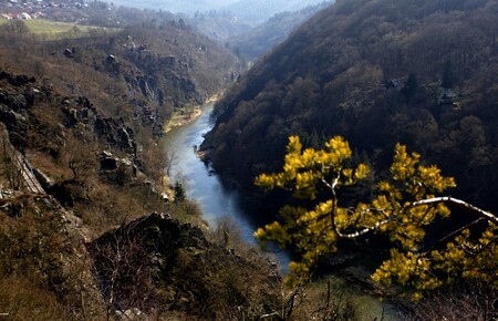 Plánovaná západní varianta dálnice D3 naruší krajinný ráz rekreačně hodnotné oblasti, např. Posázaví