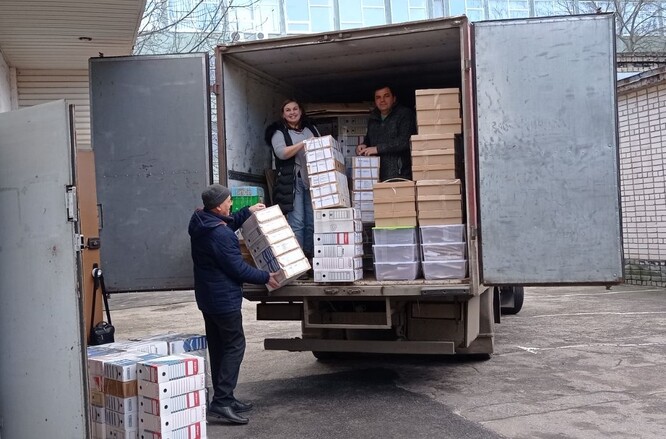 Evakuace tak rozsáhlé sbírky byla komplikovaná na mnoha úrovních. V zemi tak silně zasažené válkou bylo nesnadné už jen nalezení odpovídajícího náhradního umístění či vhodného volného dopravního prostředku.