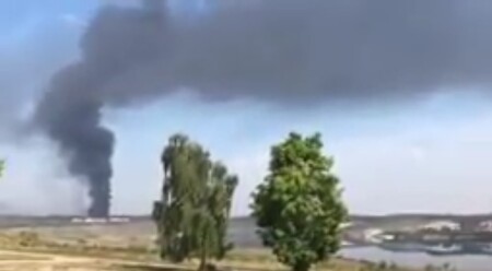 V areálu skládky Celio v Litvínově na Mostecku od středečních 13:00 hoří hala. Na místě i dnes zasahuje asi 110 hasičů, budovu ochlazují zvenku.