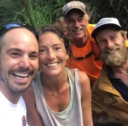 Ellerová, která pracuje jako instruktorka jógy, se nacházela v rokli poblíž vodopádu, mnoho kilometrů od svého auta. Byla vyhladovělá a bez bot, navíc měla zlomenou nohu, spoustu odřenin a spáleniny od slunce.