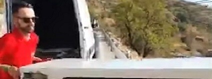 foto:  Guardian News / youtube.com