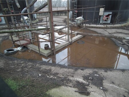 Firma Agro Boskovštejn ve své provozovně u Dyjákovic na Znojemsku podle České inspekce životního prostředí (ČIŽP) opakovaně ohrozila kvalitu podzemních vod.